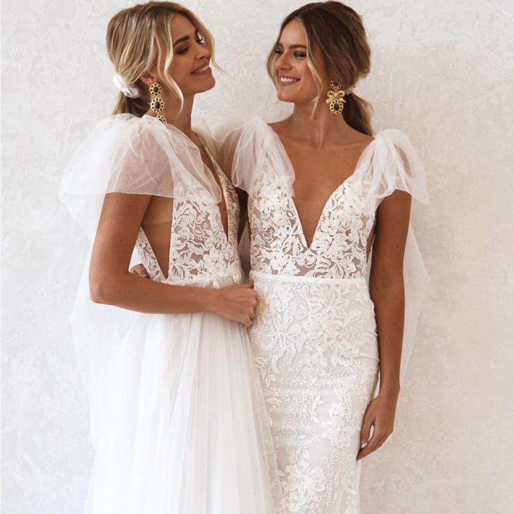 Tulle Shoulder Bows